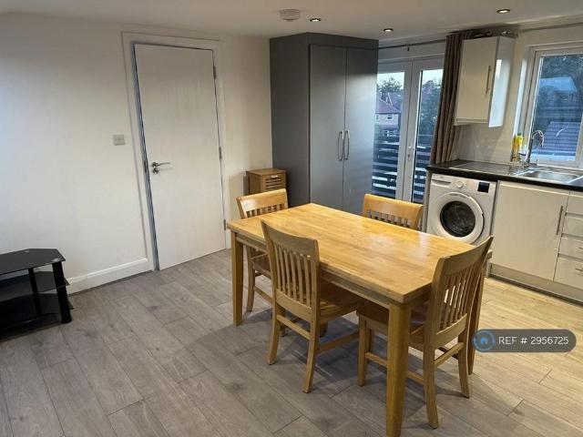 Apartment for rent in London Borough of Hounslow, Heston