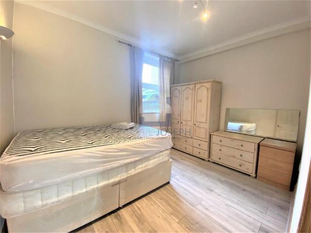 Apartment for rent in Furzedown, Greater London