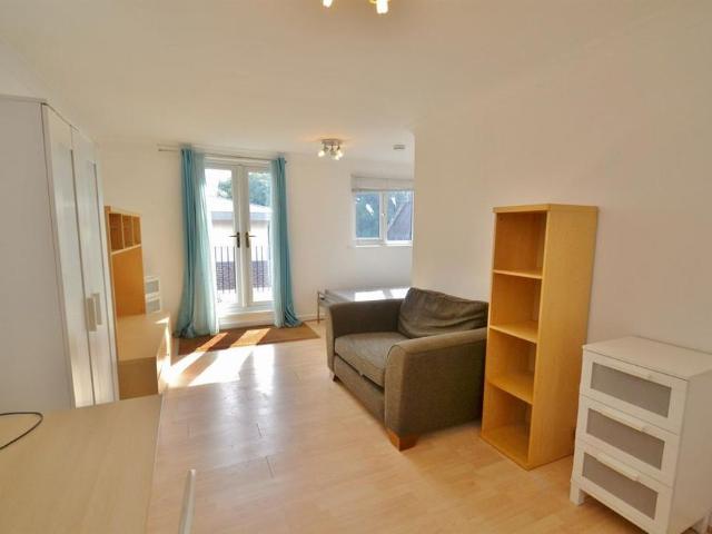 Apartment for rent in The Close, Hampshire