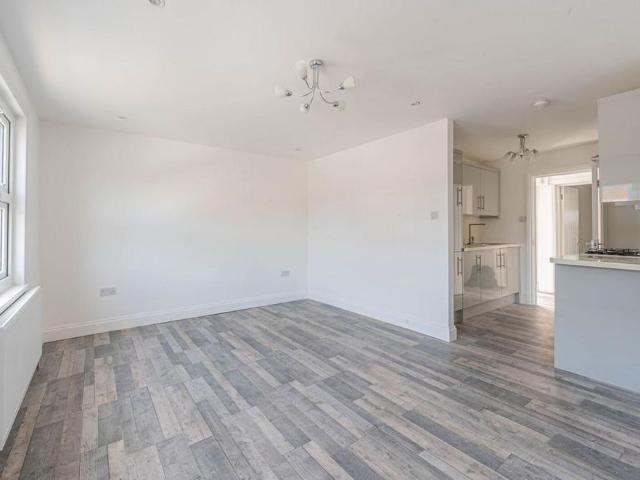 Apartment for rent in London Borough of Lewisham, Ladywell
