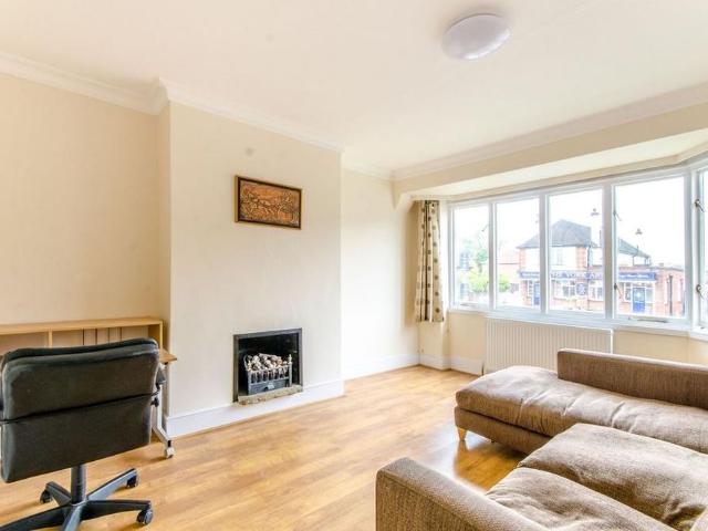 Apartment for rent in Brunswick Park, Greater London