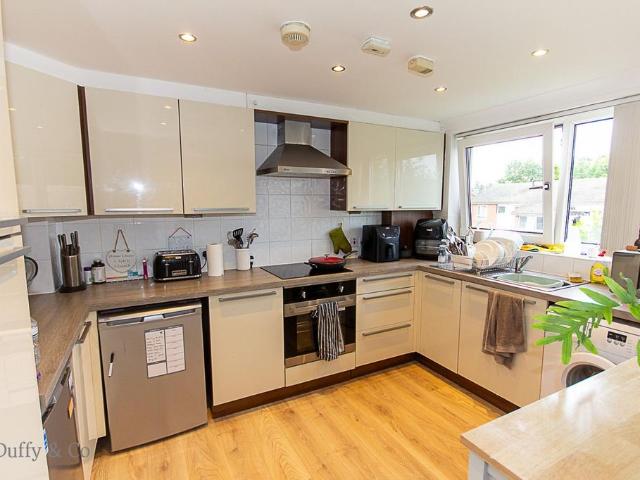 Flat for rent in Lucastes, Perryfields