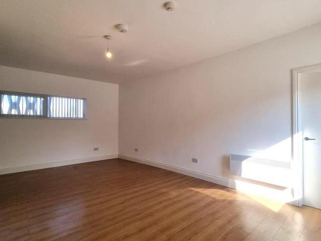 Apartment for rent in The Image, Pouchen End