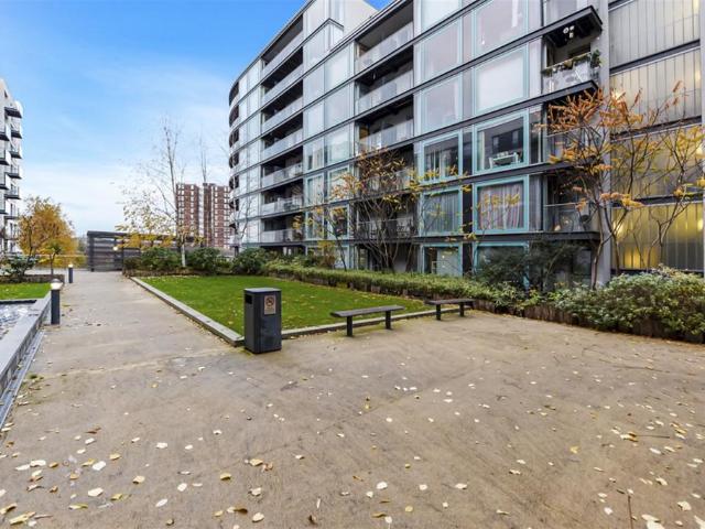 Flat for rent in Hayes, Greater London