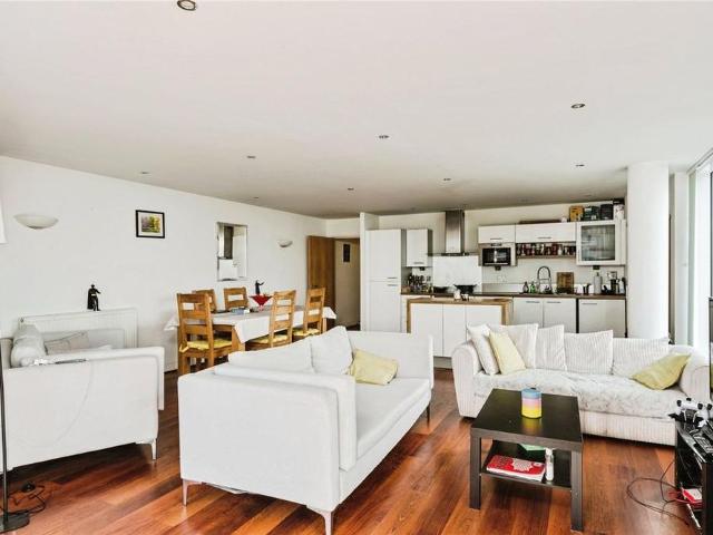 Apartment for rent in Custom House, Greater London