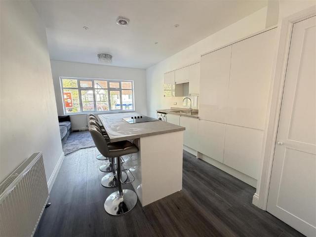 Flat for rent in Carshalton Beeches, Greater London