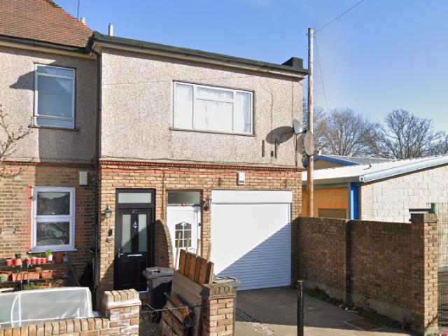Flat for rent in London Borough of Redbridge, Greater London