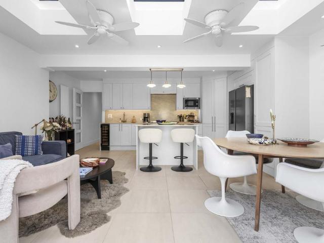 Flat for rent in Queen's Park, Greater London