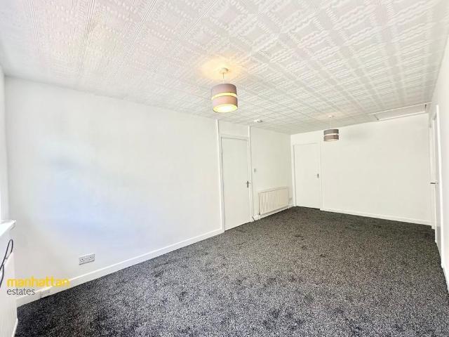 Apartment for rent in Moses Gate, Lee Bank