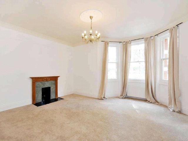 Flat for rent in Victoria, Greater London
