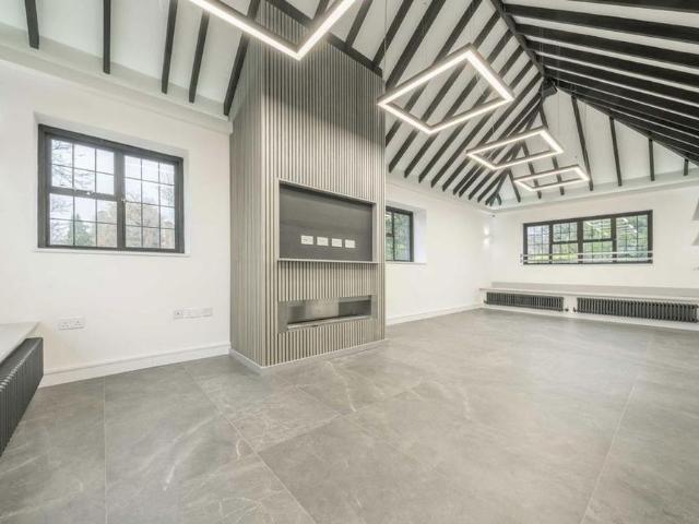 Apartment for rent in Hadley Wood, Greater London