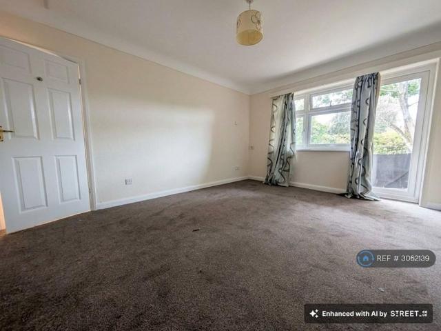 Apartment for rent in Bassett, Southampton