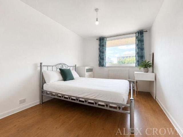Apartment for rent in Shadwell, West Yorkshire