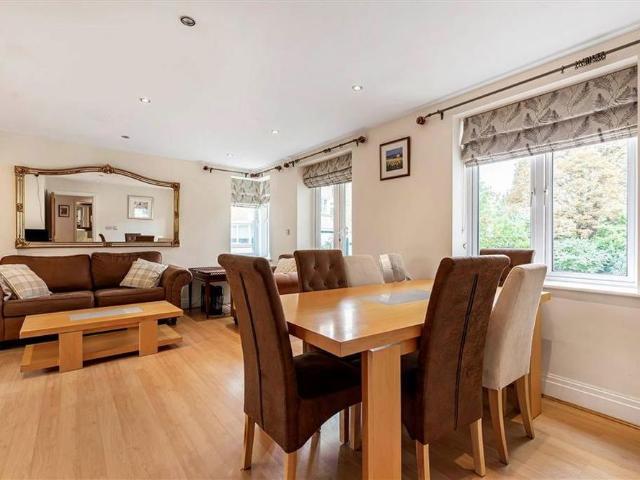 Apartment for rent in Kew, Greater London