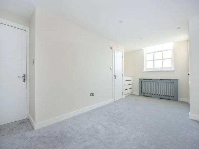 Apartment for rent in Hampton Hill, Greater London