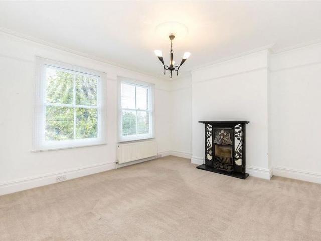 Apartment for rent in North Sheen, Greater London