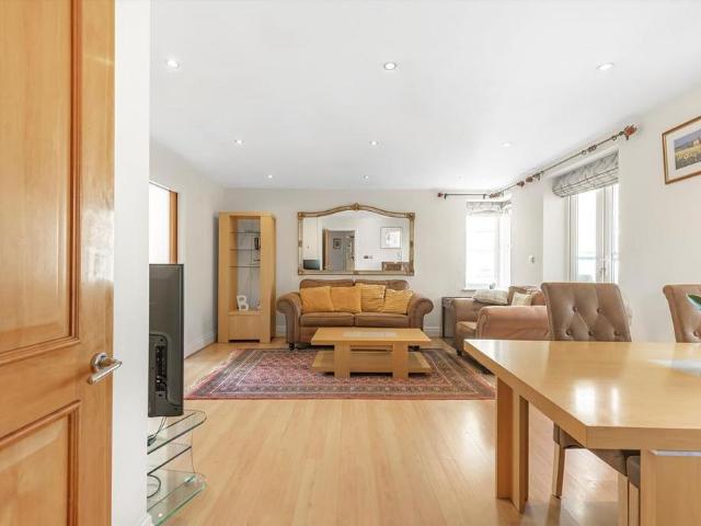 Apartment for rent in Kew, Greater London