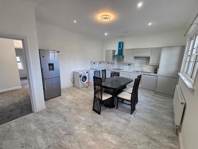 Flat for rent in London Borough of Croydon, Norbury