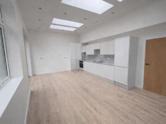 Flat for rent in London Borough of Croydon, Addiscombe