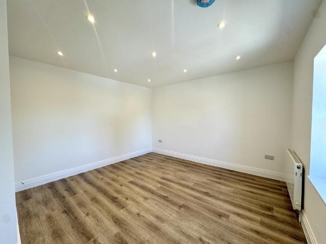 Flat for rent in London Borough of Ealing, Greater London