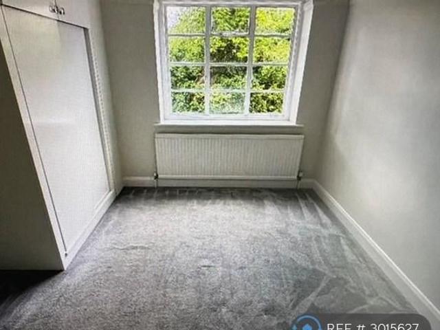 Apartment for rent in Pinner, Greater London