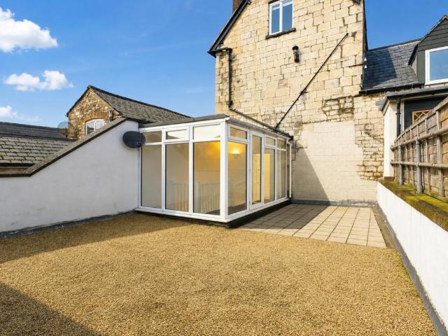 Flat for rent in Stroud, School House
