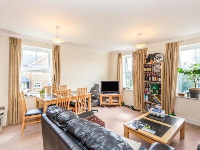 Apartment for rent in Cowley Marsh, The Slade