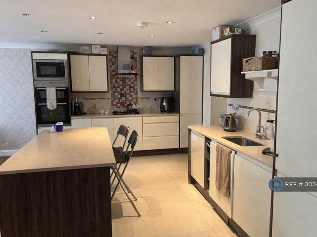 Flat for rent in Ickenham, Greater London