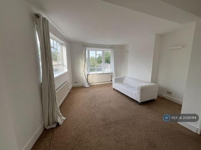 Apartment for rent in St Margarets, Greater London