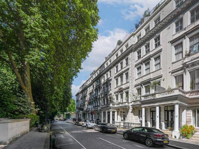 Flat for rent in South Kensington, Greater London