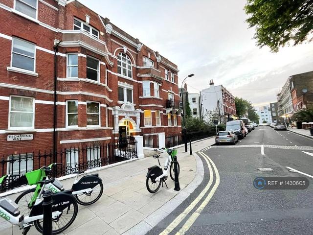 Flat for rent in Brook Green, Greater London