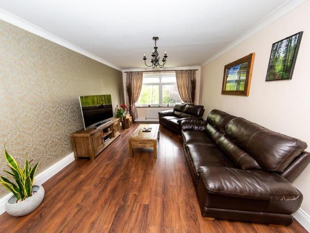 Apartment for rent in Bush Hill Park, Greater London