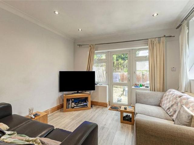 Apartment for rent in Furzedown, Greater London