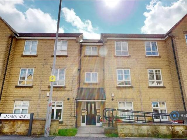 Flat for rent in Westwood Park, West Yorkshire
