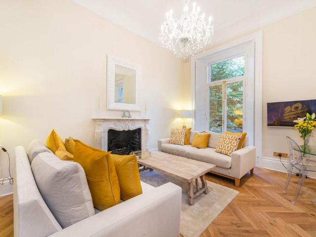 Flat for rent in Bayswater, Greater London