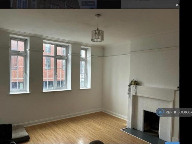 Apartment for rent in Halfway Street, Greater London