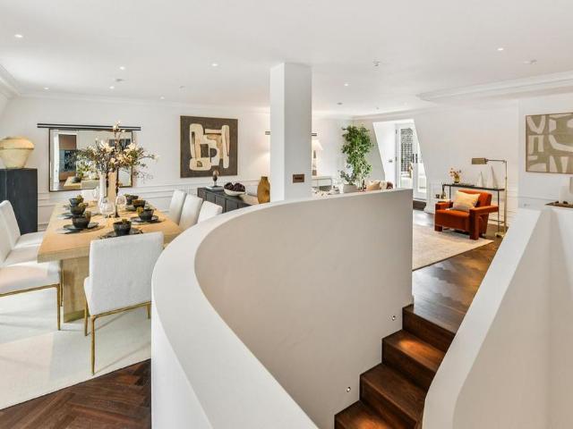 Apartment for rent in Mayfair, Greater London