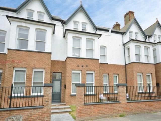 Flat for rent in Cliftonville West, Acol