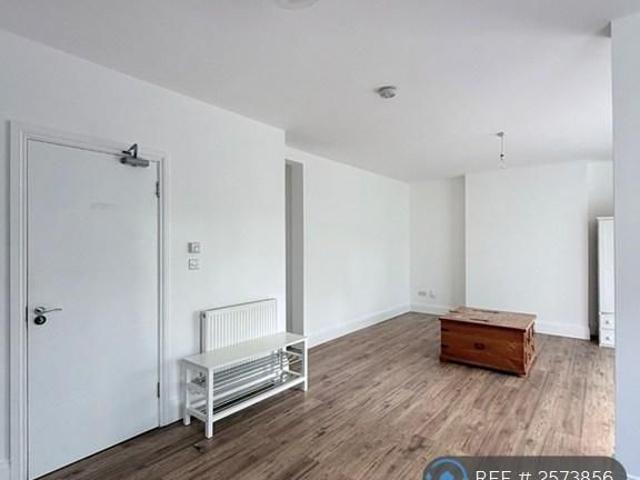 Apartment for rent in Putney Vale, Greater London