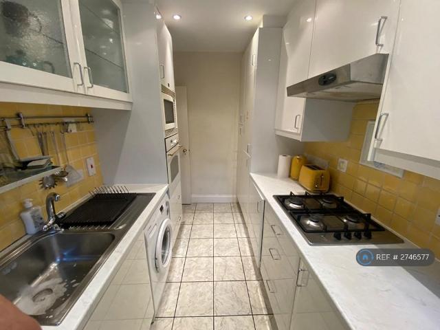 Flat for rent in St. John's Wood, Greater London