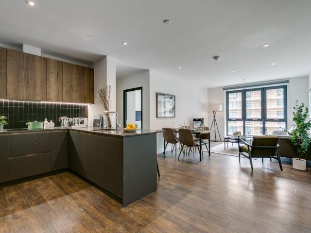 Flat for rent in London Borough of Ealing, Greater London