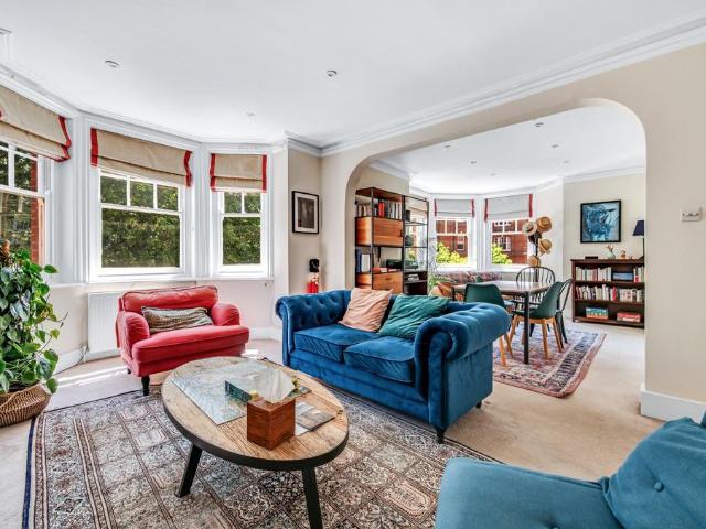 Flat for rent in West Kensington, Greater London