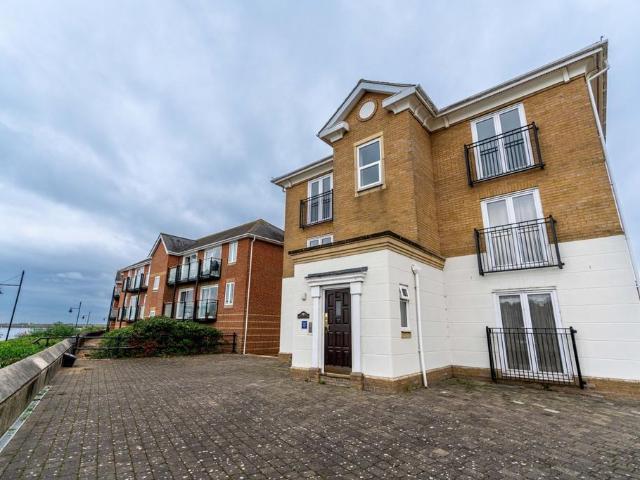 Flat for rent in St. Marys Island, Gillingham