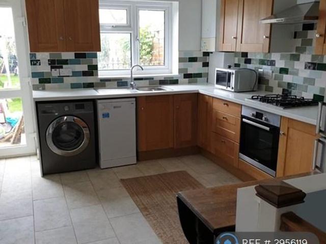 Flat for rent in Seven Kings, Greater London