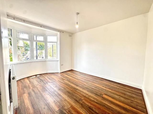 Apartment for rent in Plashet, Greater London