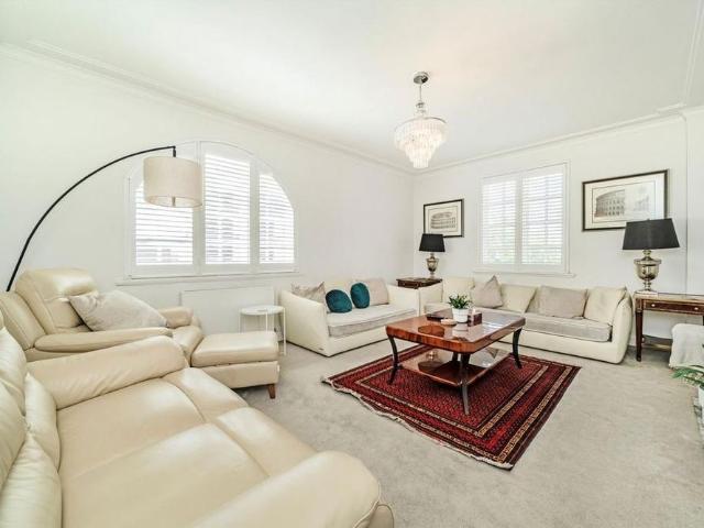 Apartment for rent in Maida Vale, Greater London