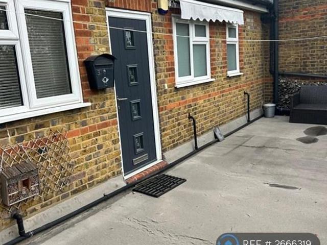 Flat for rent in Barnet Vale, Greater London