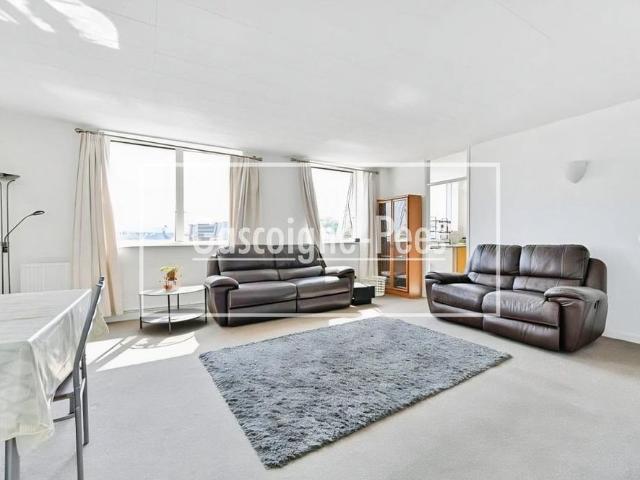 Apartment for rent in Blackhills, Surrey