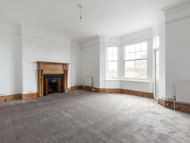 Apartment for rent in London Borough of Ealing, Cat Hill