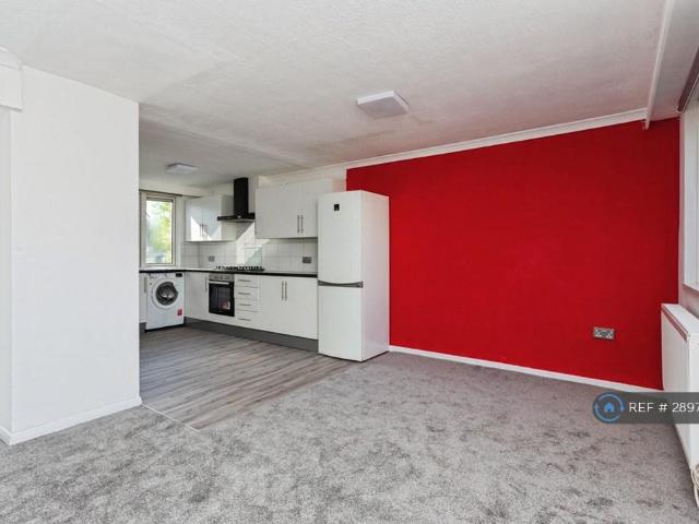 Flat for rent in Pinner, Greater London